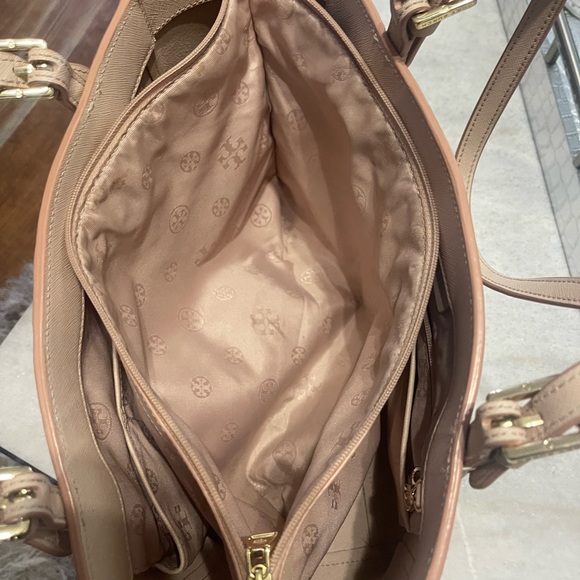 Tory Burch" Emerson Tote - Picture 8 of 15